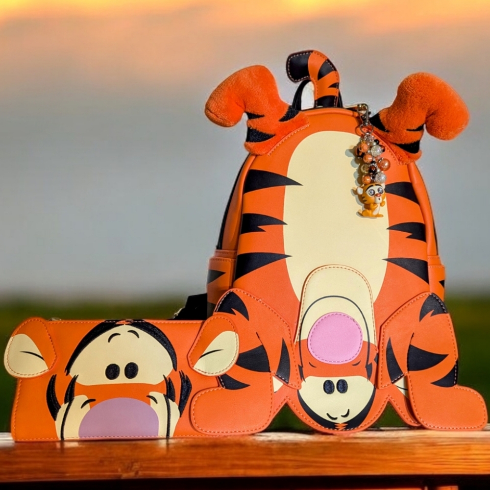 NWOT Loungefly Tigger Winnie the pooh mini backpack, Wallet, & DOORABLES CHARM!